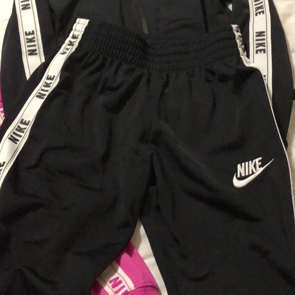 Nike sweatsuits - Picture 2 of 3